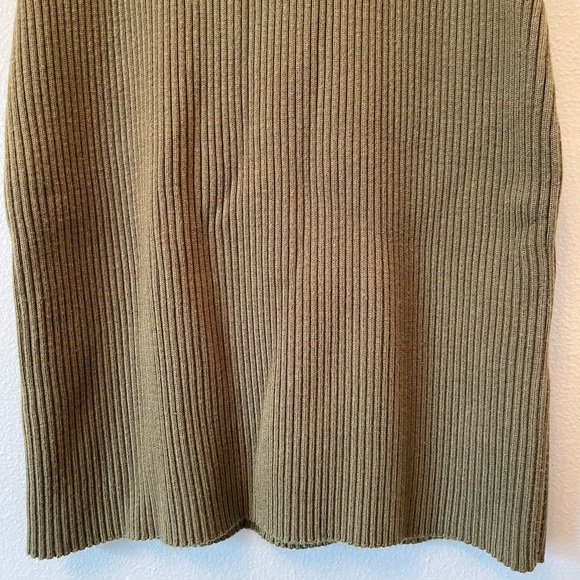 Abercrombie and Fitch olive green ribbed scoop neck midi dress - Picture 4 of 9